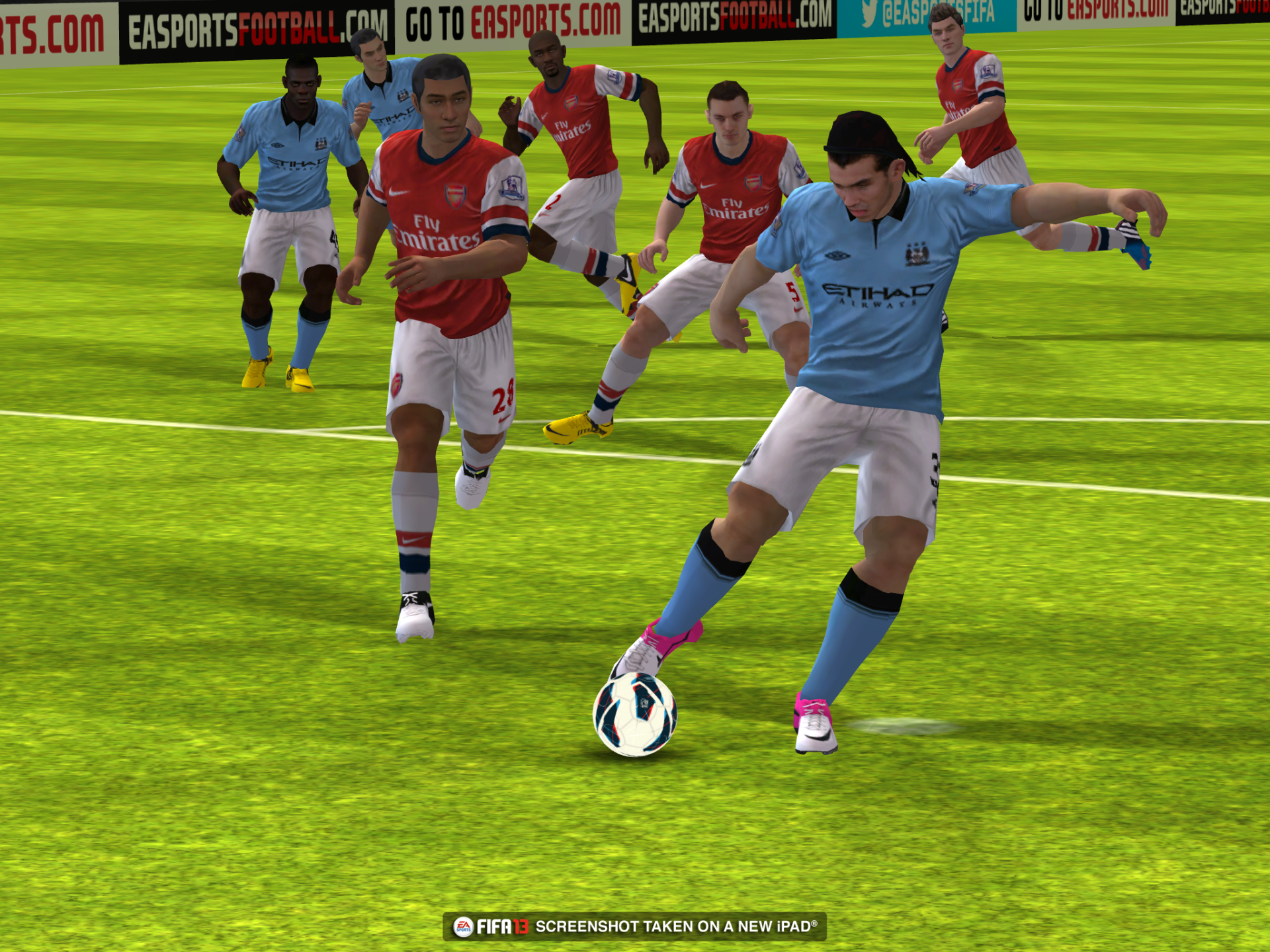 Obrázky z iOS verze FIFA 13 70832