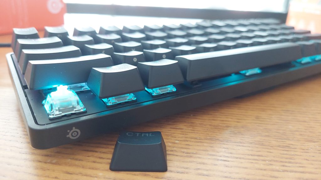 SteelSeries Apex Pro Mini – 60% herní klávesnice s přizpůsobitelnými spínači key02