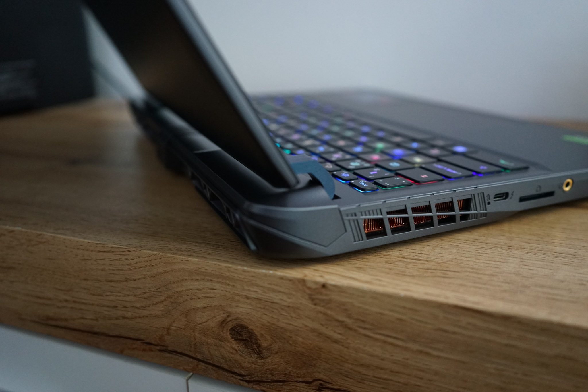 Test notebooku MSI Vector 16 s GeForce RTX 4080 – nezastavitelný stroj připravený na nejnovější hry MSI Vector 03